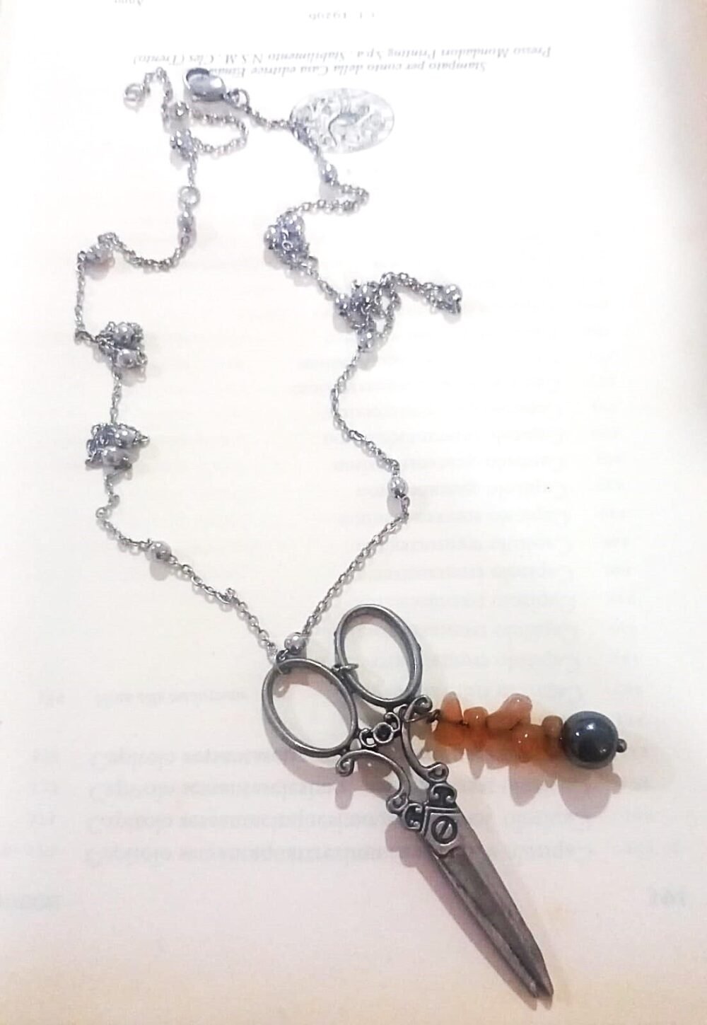 Collana con simbolo taglio col passato con ematite e corniola 